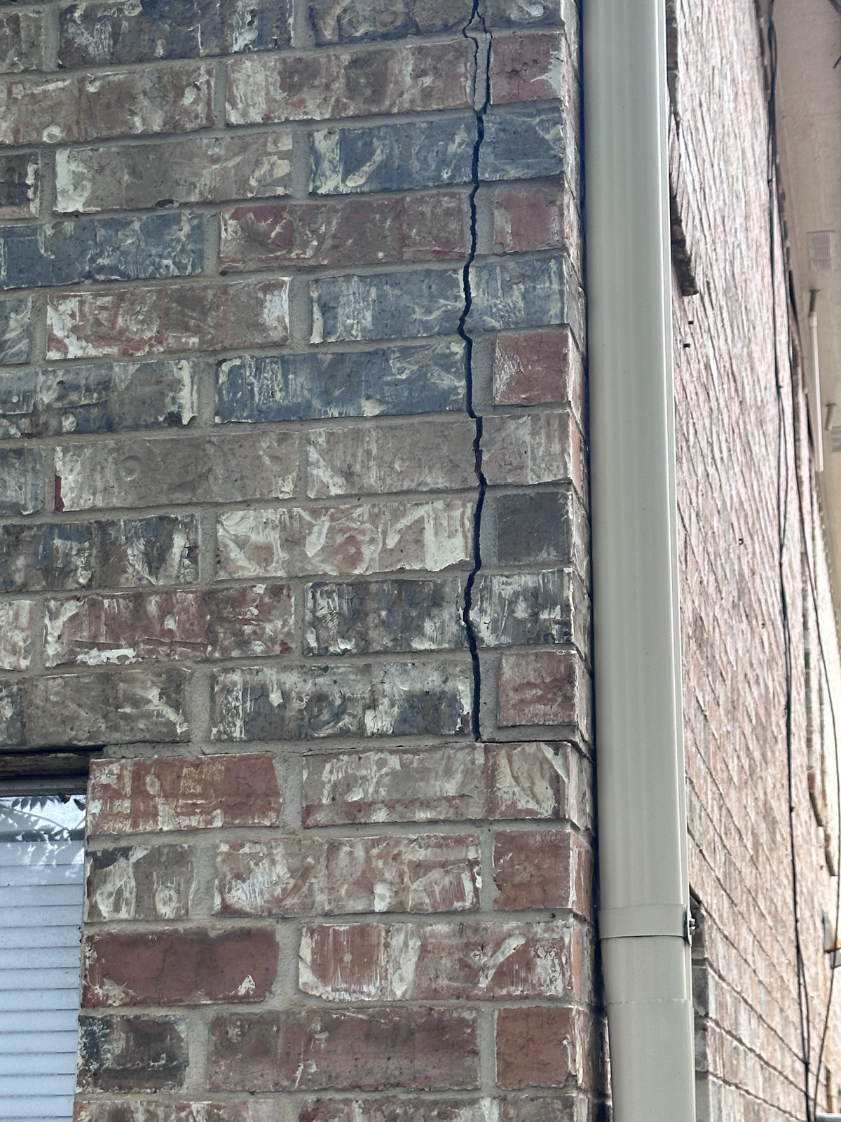Brick and mortar damage from foundation stress in Tarrant County – professional historic masonry restoration services